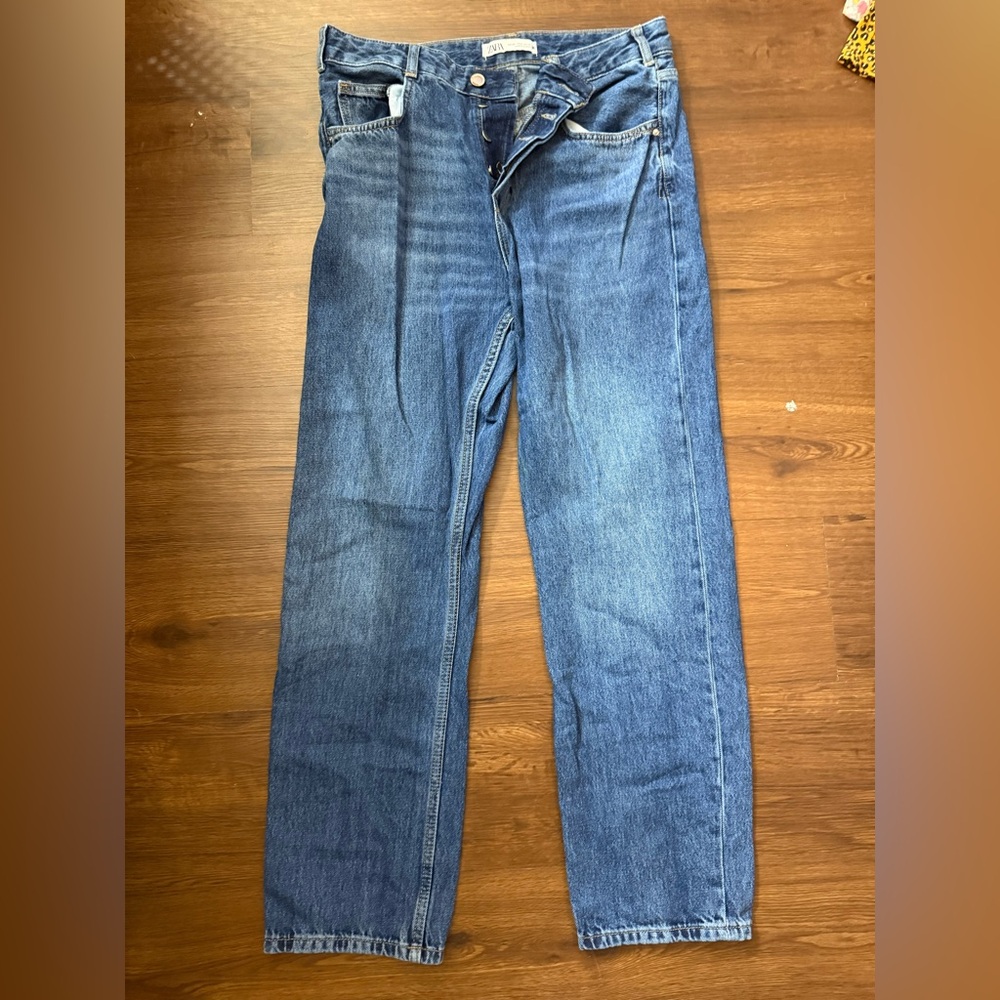 Zara Blue Straight Leg Jeans with Classic Design